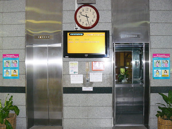 Señalización digital gubernamental en el Ministerio de Salud Pública (Departamento de Salud Mental), Tailandia