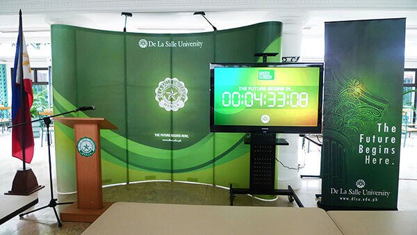 Señalización digital educativa en la Universidad De La Salle, Manila, Filipinas