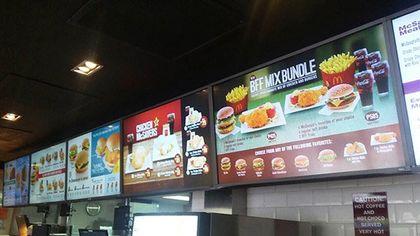 Acercamiento al menú electrónico en McDonald's, Filipinas