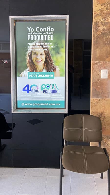 Señalización Digital de Atención Médica en el Laboratorio Proquimed, México
