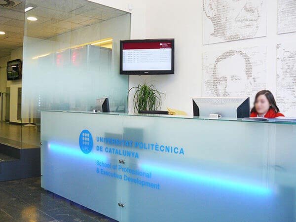 教育機構數位看板 - BarcelonaTech / 西班牙